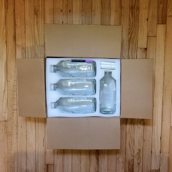 Accguan 2 Quart Glass Milk Bottles, 67oz Glass Bottles with Lids,Reusable Glass - Picture 1 of 4